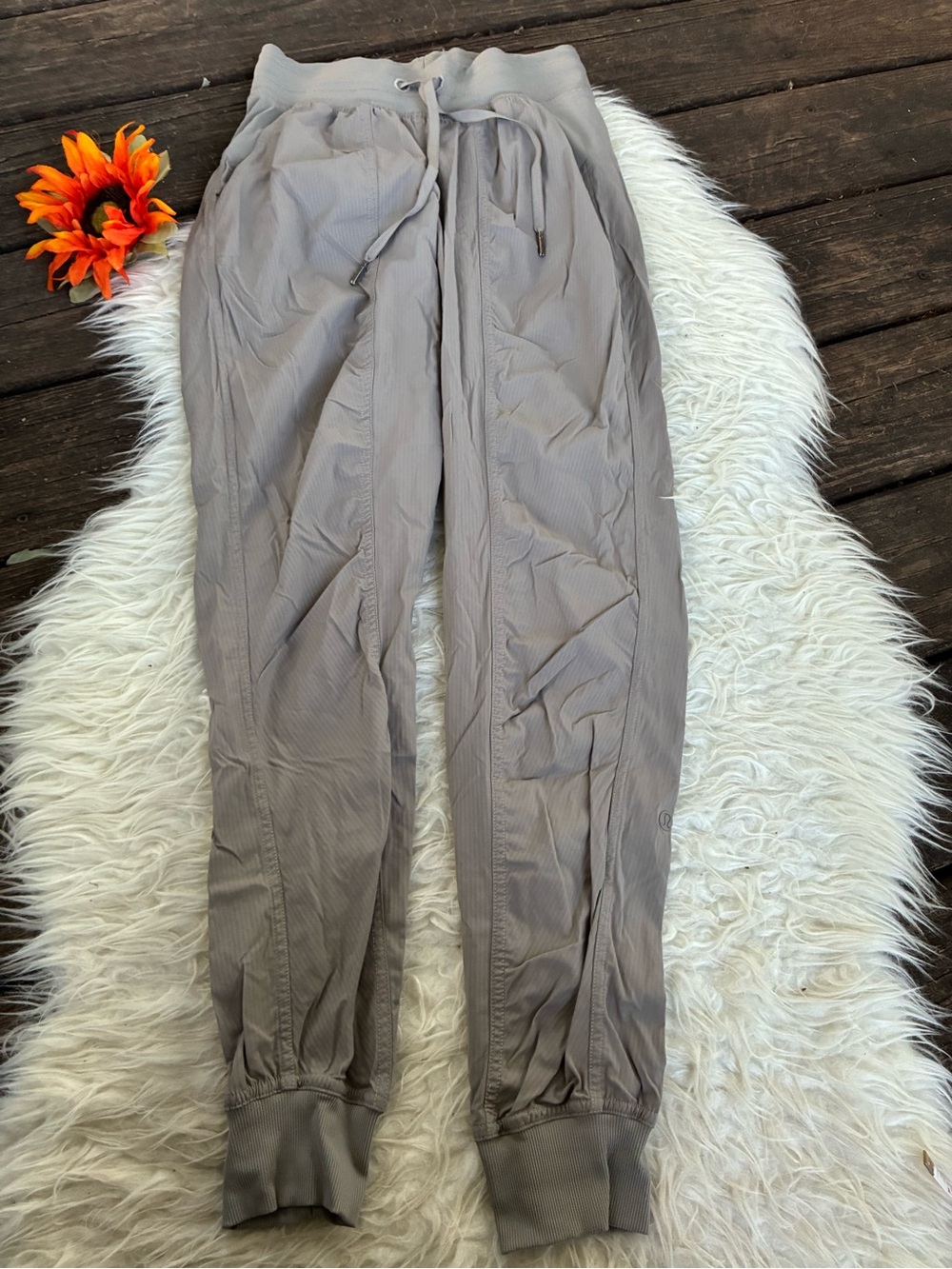 🌺Lululemon dance studio joggers SQUARE sticker 🌺